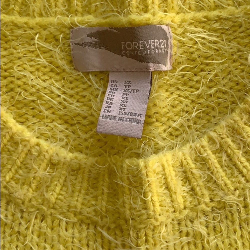 💛 Cozy Sweater - Picture 3 of 6